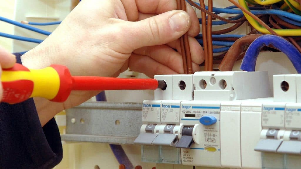 Oferta de trabajo como ELECTRICISTA