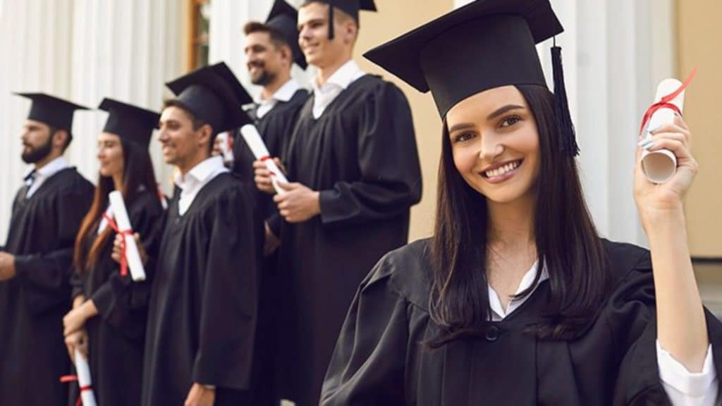 ¿Cómo buscar tu primer empleo tras finalizar la carrera?